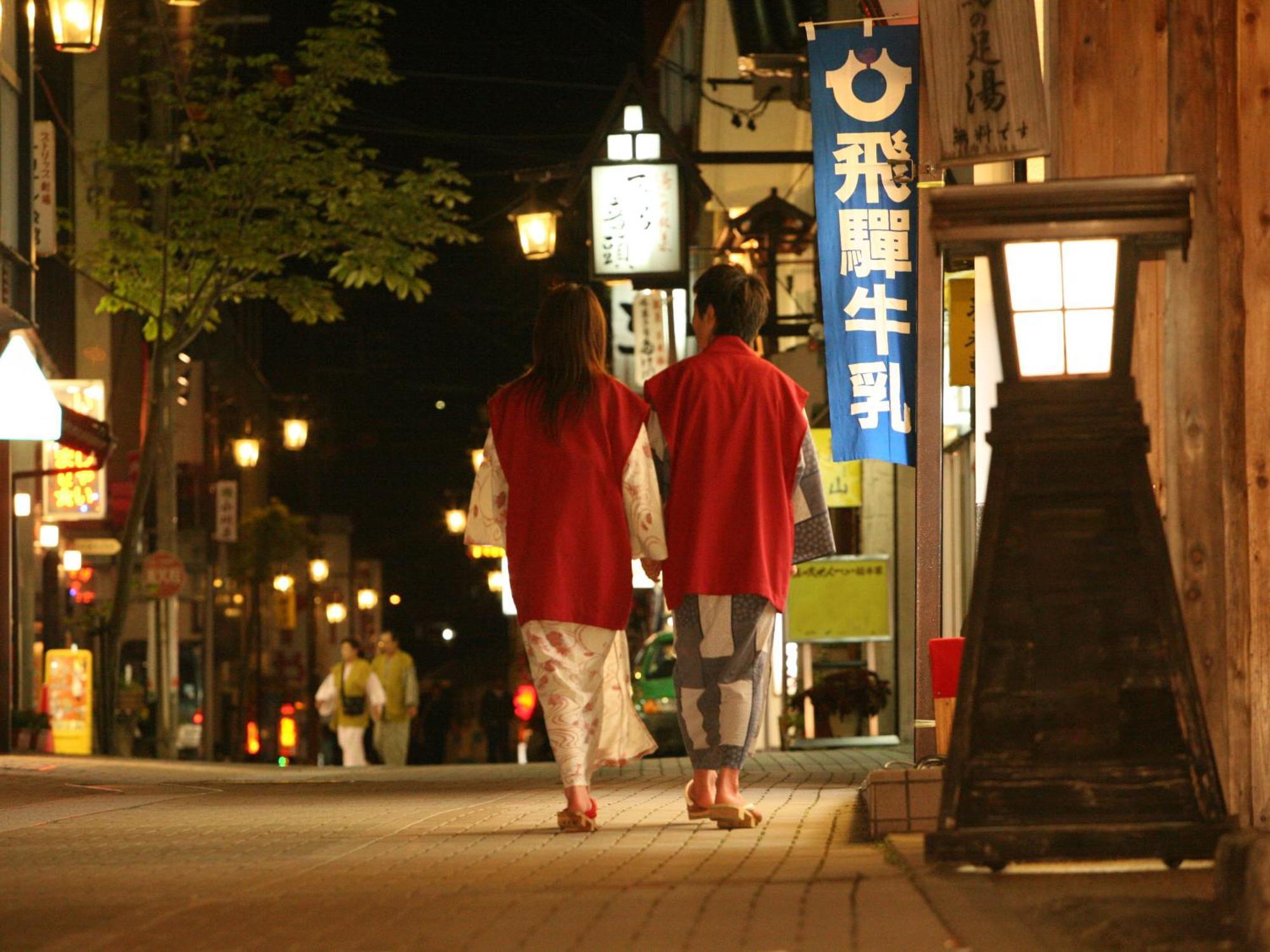 Отель Ooedo Onsen Monogatari Gero Bekkan Экстерьер фото